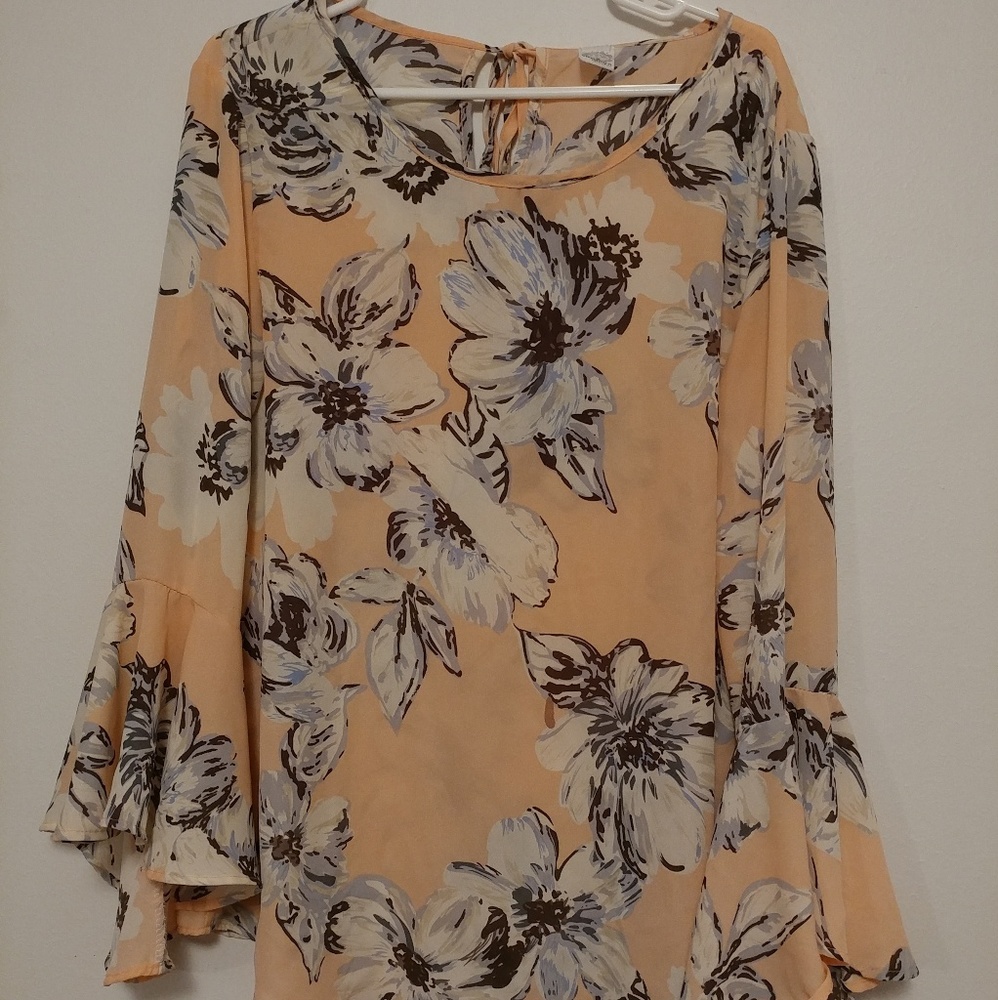 Women's bell sleeve blouse